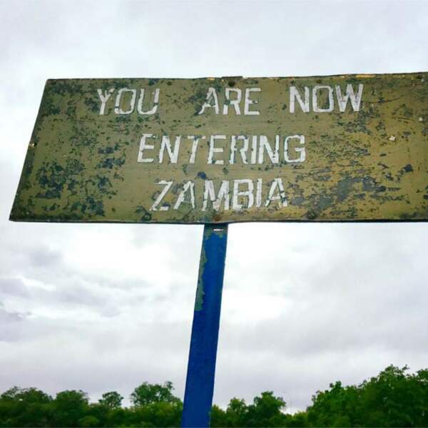 Motorradreisen Afrika Zambia Sonnenaufgang Motorrad